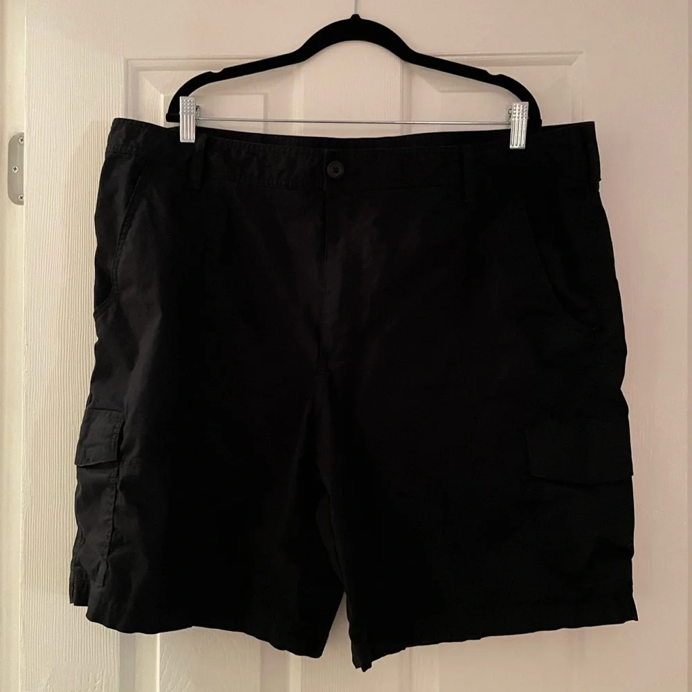 Men’s black Columbia cargo shorts - 44W